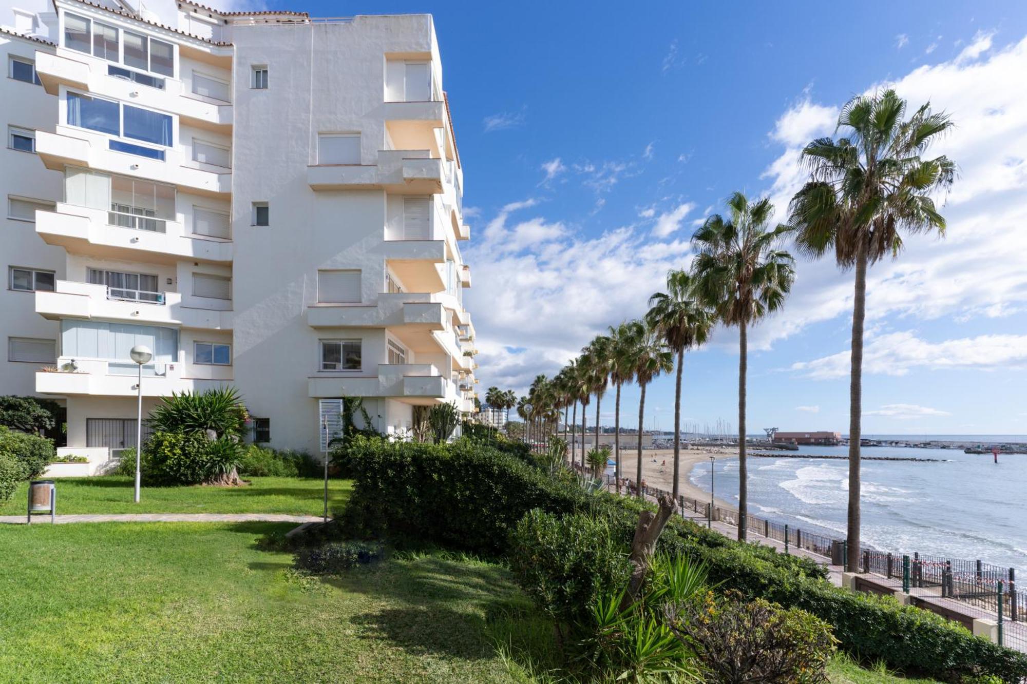 Luxury On The Beachfront Apartment