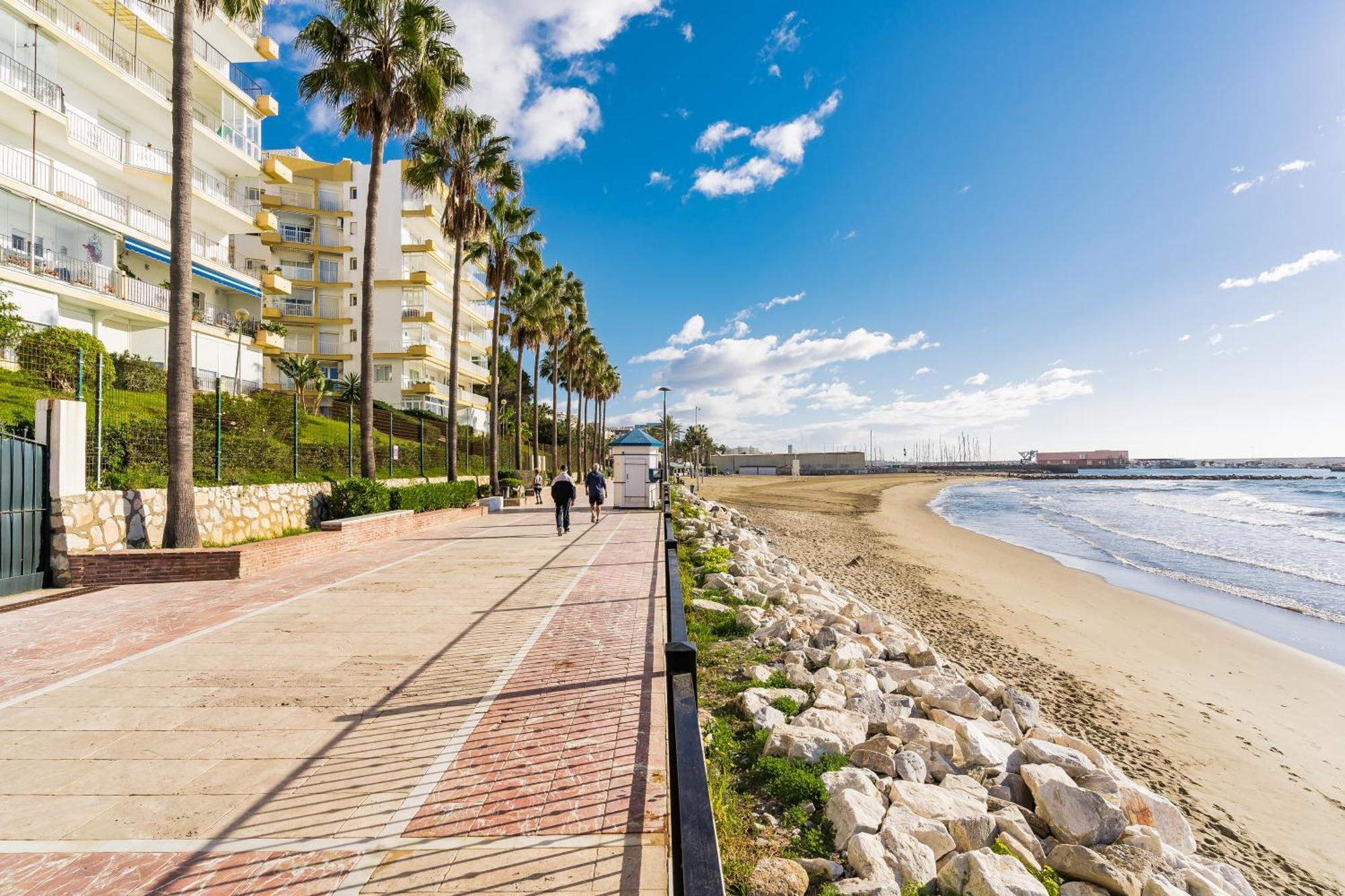 Luxury On The Beachfront Apartment *
