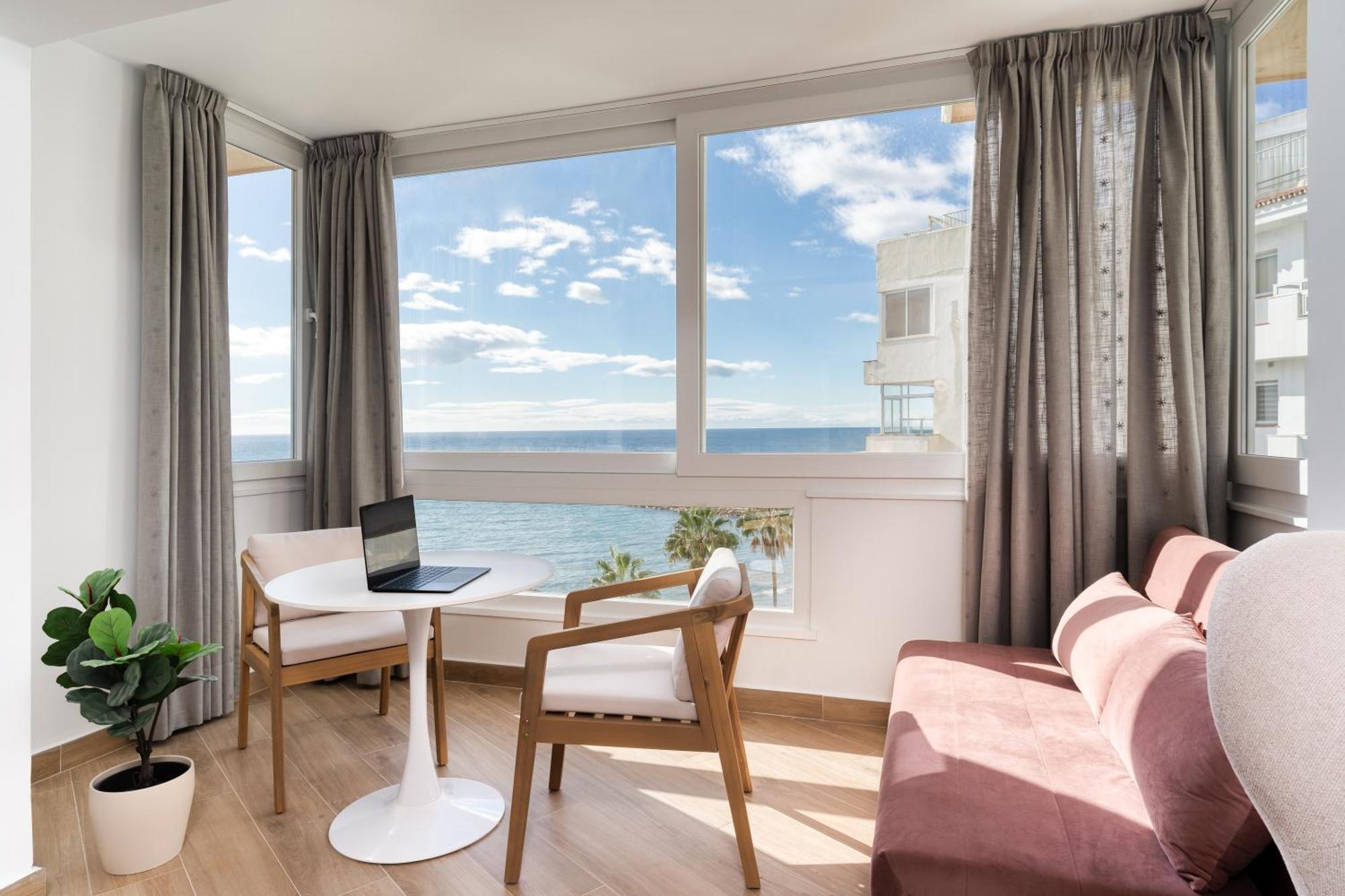 Luxury On The Beachfront Apartment