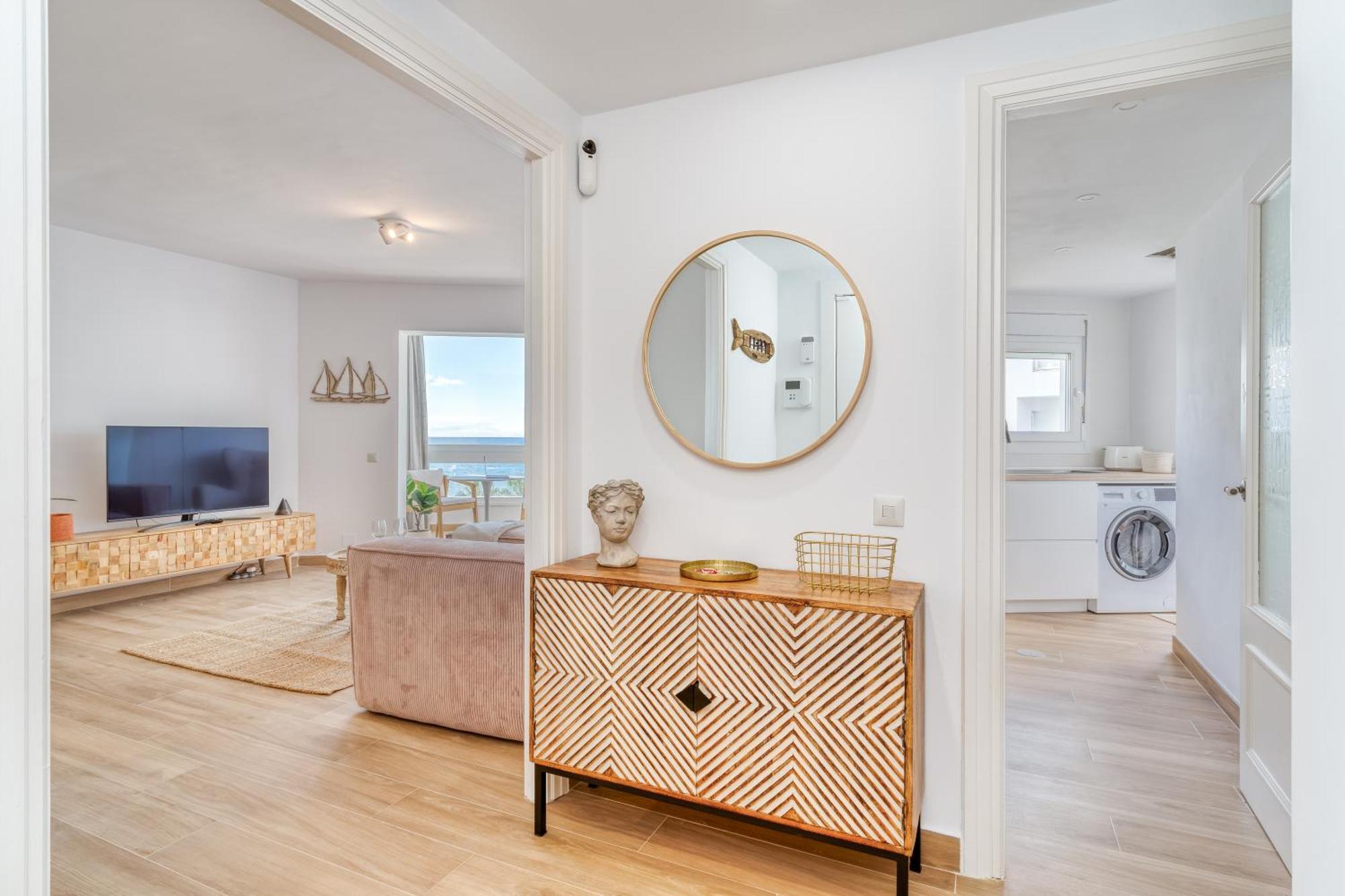 Luxury On The Beachfront Apartment *